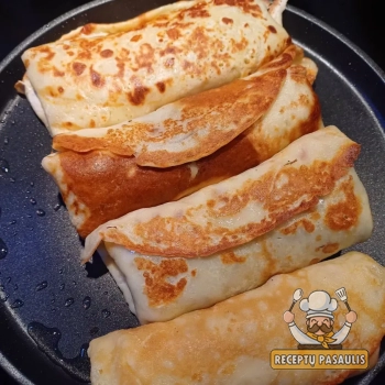 Įdaryti lietiniai su virtu liežuviu, pievagrybiais ir svogūnais