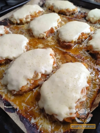 Kepsnys "Lokio pėda" su morkomis, svogūnais, majonezu ir sūriu