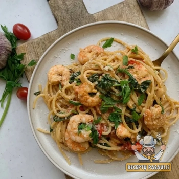 Spagečių makaronai su krevetėmis, vyšniniais pomidorais ir grietinėle