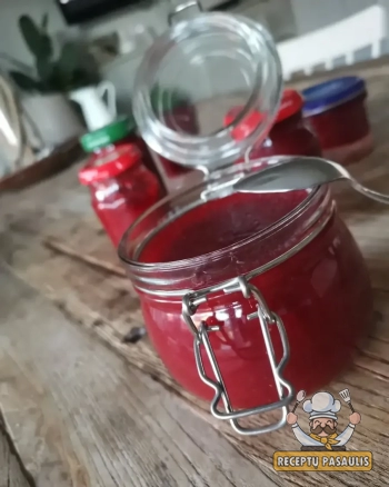 Naminis braškių ir kivių marmeladas - uogienė