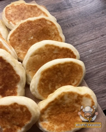 Skaniausi mieliniai blynai su sausomis mielėmis ir pienu