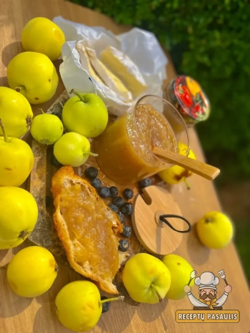 Obuolienė su apelsinais ir citrinomis