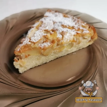 Lengvai ir greitai pagaminamas obuolių pyragas su manais be kiaušinių