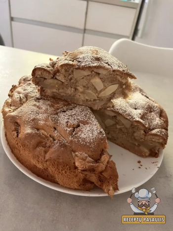 Purus ir drėgnas obuolių pyragas su cinamonu