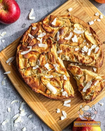 Šlapias obuolių pyragas su kefyru ir cinamonu