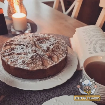 Greitas ir skanus obuolių pyragas su kondensuotu pienu bei kiaušiniais