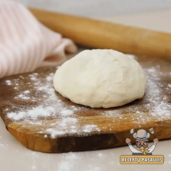 Paprasta picos tešla be mielių iš 2 ingredientų