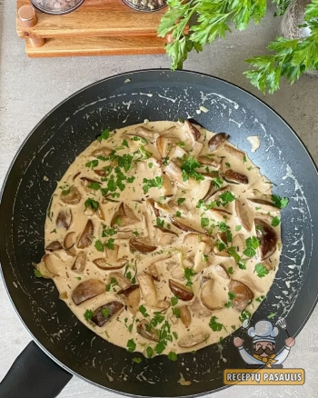 Pievagrybių ir morkų padažas su grietinėle