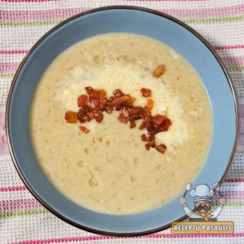 Trinta pievagrybių sriuba su spirgučiais ir kietuoju sūriu