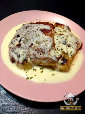 Bulvių plokštainis su rūkyta vištiena ir šonine