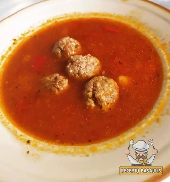 Pomidorų sriuba su mėsos kukuliais ir ryžiais