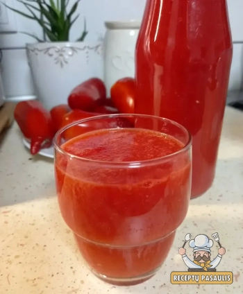 Geriausios pomidorų sultys su druska, be sulčiaspaudės