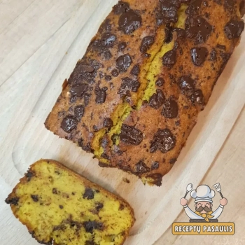 Pyragas su moliūgu ir šokoladu