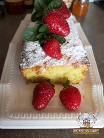 Paprastas rabarbarų pyragas su kefyru