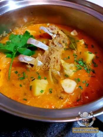 Raugintų kopūstų sriuba su šonkauliukais