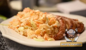 Kopūstų salotos su obuoliais ir garstyčiomis