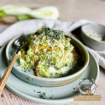 Labai skanios šviežių kopūstų salotos su pankoliu ir morkomis