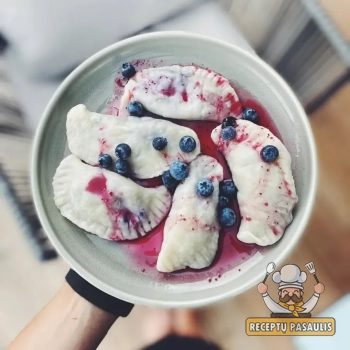 Šaltanosiai arba virtinukai su mėlynių įdaru