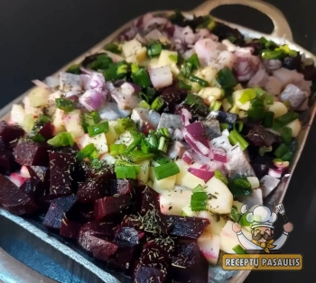 Gaivi silkė su virtais burokėliais ir obuoliais