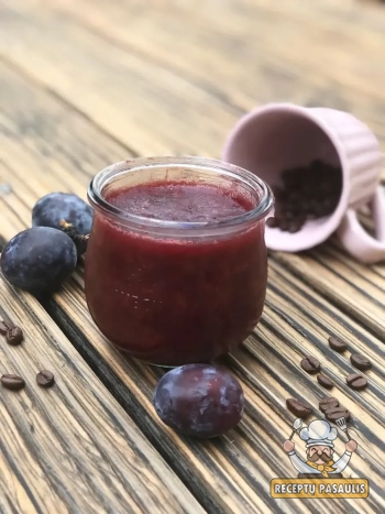 Paprasta ir skani slyvų uogienė su vanilės ankštimis