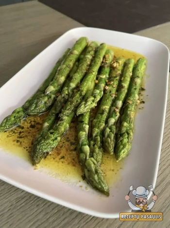 Smidrai apkepti svieste su prieskoniais ir česnaku