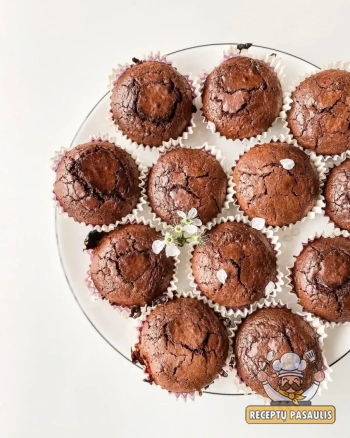 Šokoladiniai keksiukai su Rududu ir natūraliu jogurtu