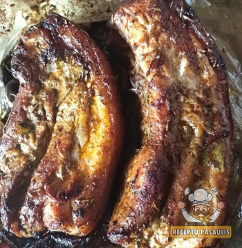 Marinuota kiaulienos šoninė su garstyčiomis ir vorčesterio padažu, kepta orkaitėje