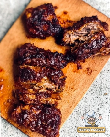 Orkaitėje kepti šonkauliukai su medaus glazūra