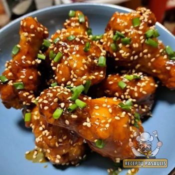 Korėjietiški vištienos sparneliai (traškūs, lipnūs, saldžiaaštriai)