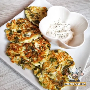 Varškėčiai su špinatais ir graikišku jogurtu