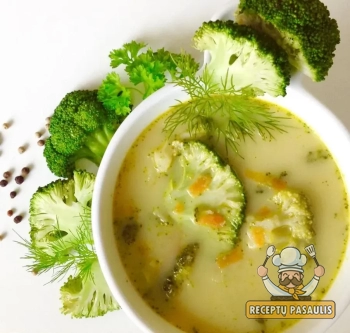 Trinta brokolių sriuba su grietinėle ir sūriu
