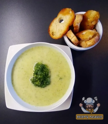 Trinta brokolių sriuba su kokosų pienu
