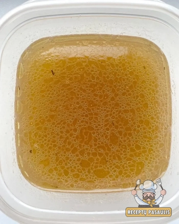 Kokybiškas ekologiškas daržovių ir vištienos sultinys