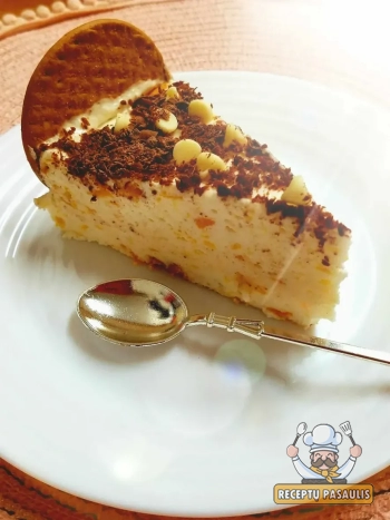 Maskarponės sūrio pyragas su kondensuotu pienu ir persikais