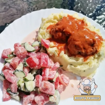 Mėsos faršo ir grikių kukuliai - tefteliai, grietinės ir pomidorų padaže