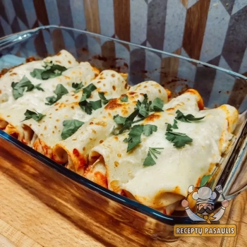 Greiti tortilijų suktinukai orkaitėje su faršu, sūriu ir daržovėmis