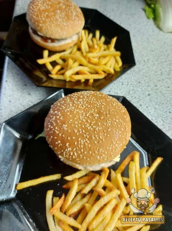 Naminiai mėsainiai su jautiena, teriyaki padažu ir sūriu