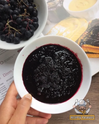 Šokoladinė aronijų uogienė