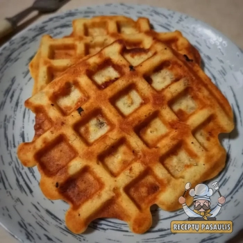 Bananiniai vafliai su riešutais