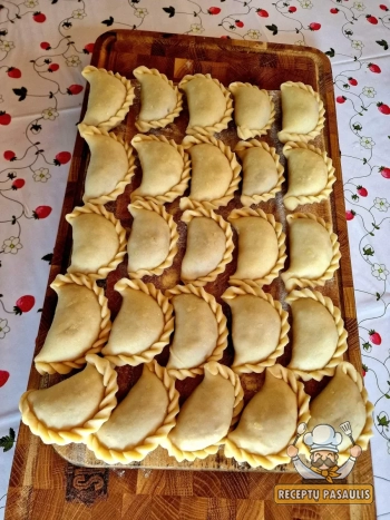 Paprasti plikytos tešlos virtinukai su mėsa