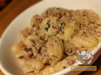 Virtinukai su varške ir spirgučių padažu