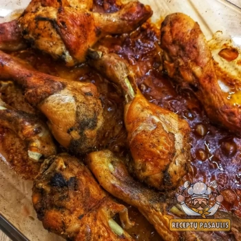 Vištiena, marinuota sojų padaže ir 5 pipirų mišinyje, kepta orkaitėje