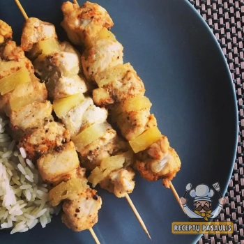 Vištienos iešmeliai su ananasais ir medaus-garstyčių padažu, folijoje