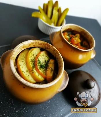 Vištienos kepenėlės su obuoliais čenakinėse