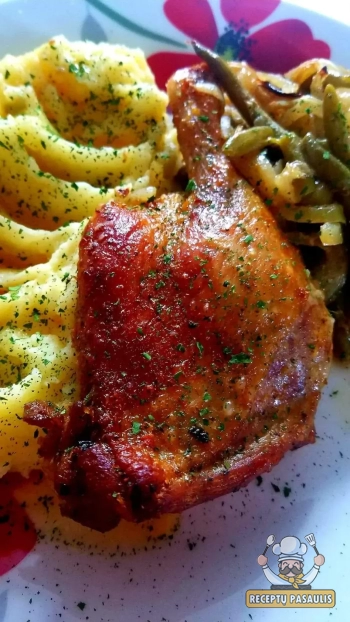 Orkaitėje kepti vištienos ketvirčiai - majonezo, garstyčių ir kečupo marinatas