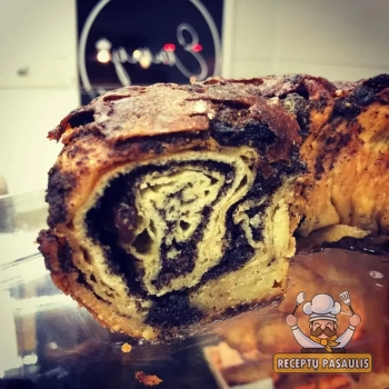 Mielinis vyniotinis su aguonomis