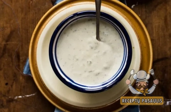 Mėlynojo sūrio padažas su majonezu ir grietine