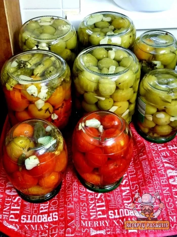 Saldžiarūgščiai marinuoti žali pomidorai