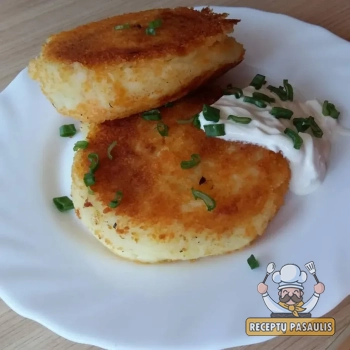 Žemaičių blynai su sūriu ir špinatais, be mėsos