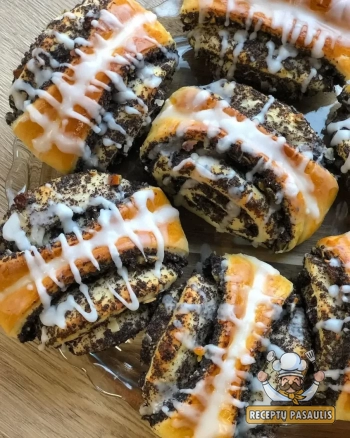 Mielinės velykinės bandelės su aguonomis